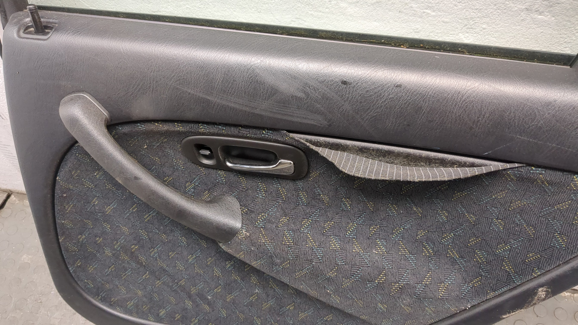 Дверь задняя правая