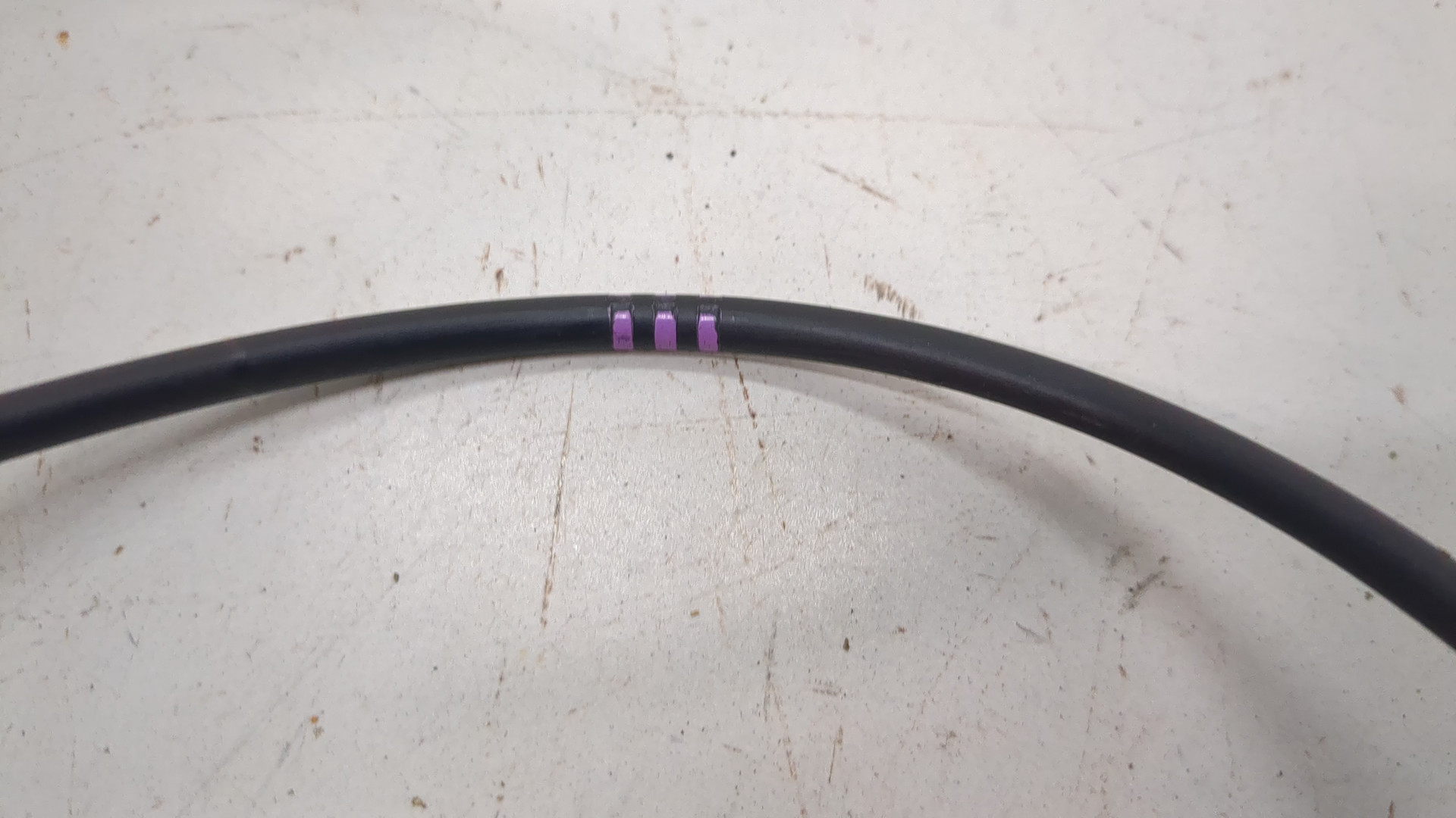 Трос открывания капота