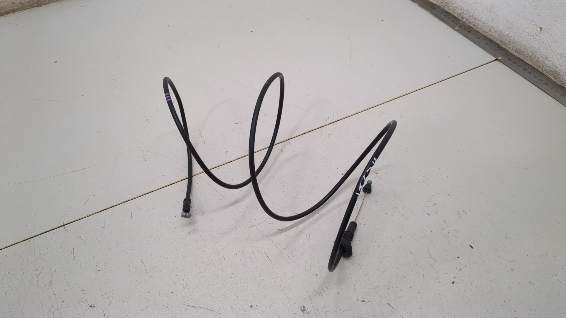 Трос открывания капота