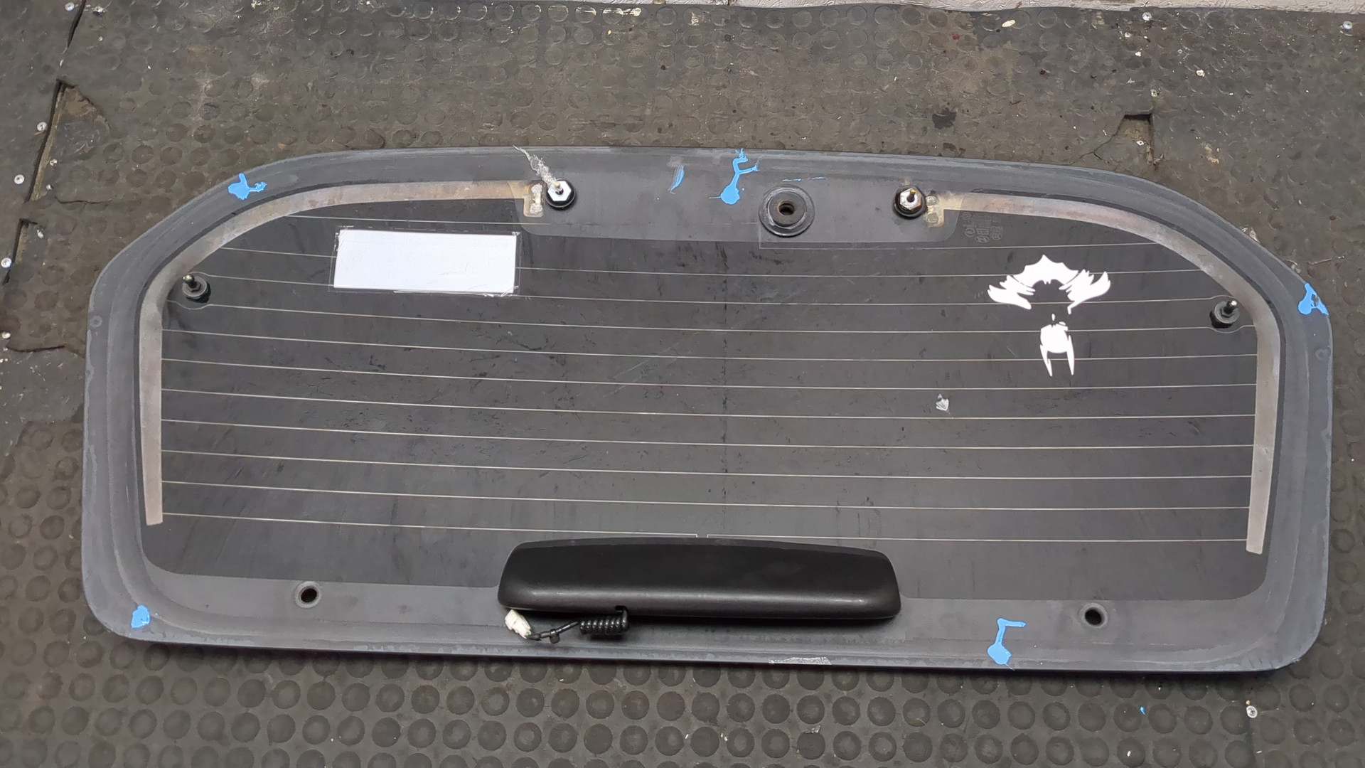 Стекло заднее