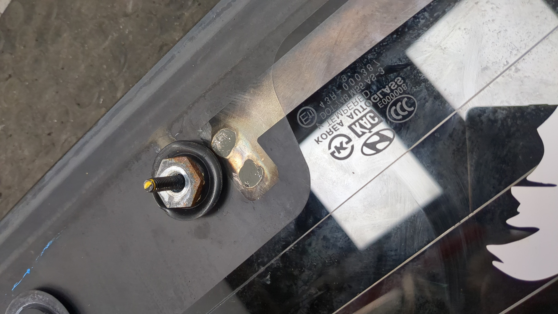 Стекло заднее