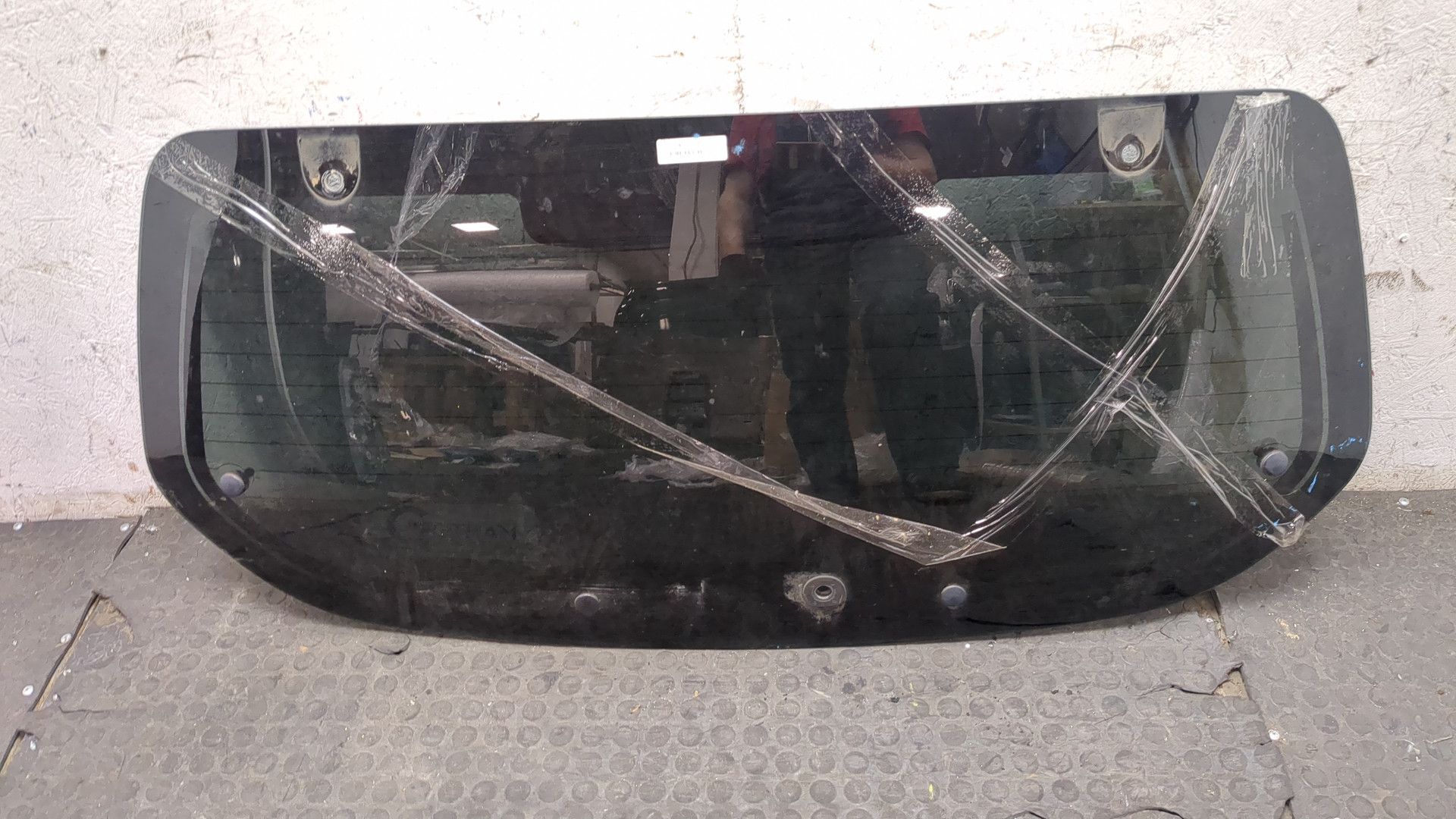 Стекло заднее