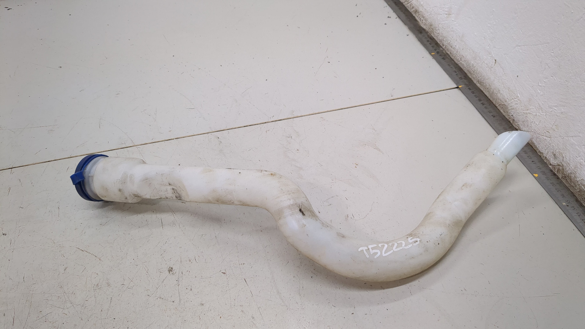 Горловина бачка омывателя