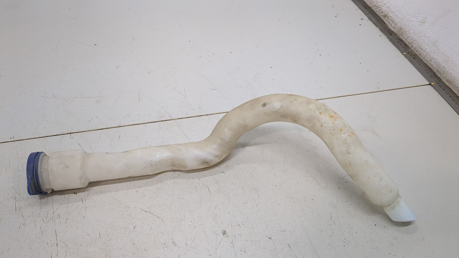 Горловина бачка омывателя