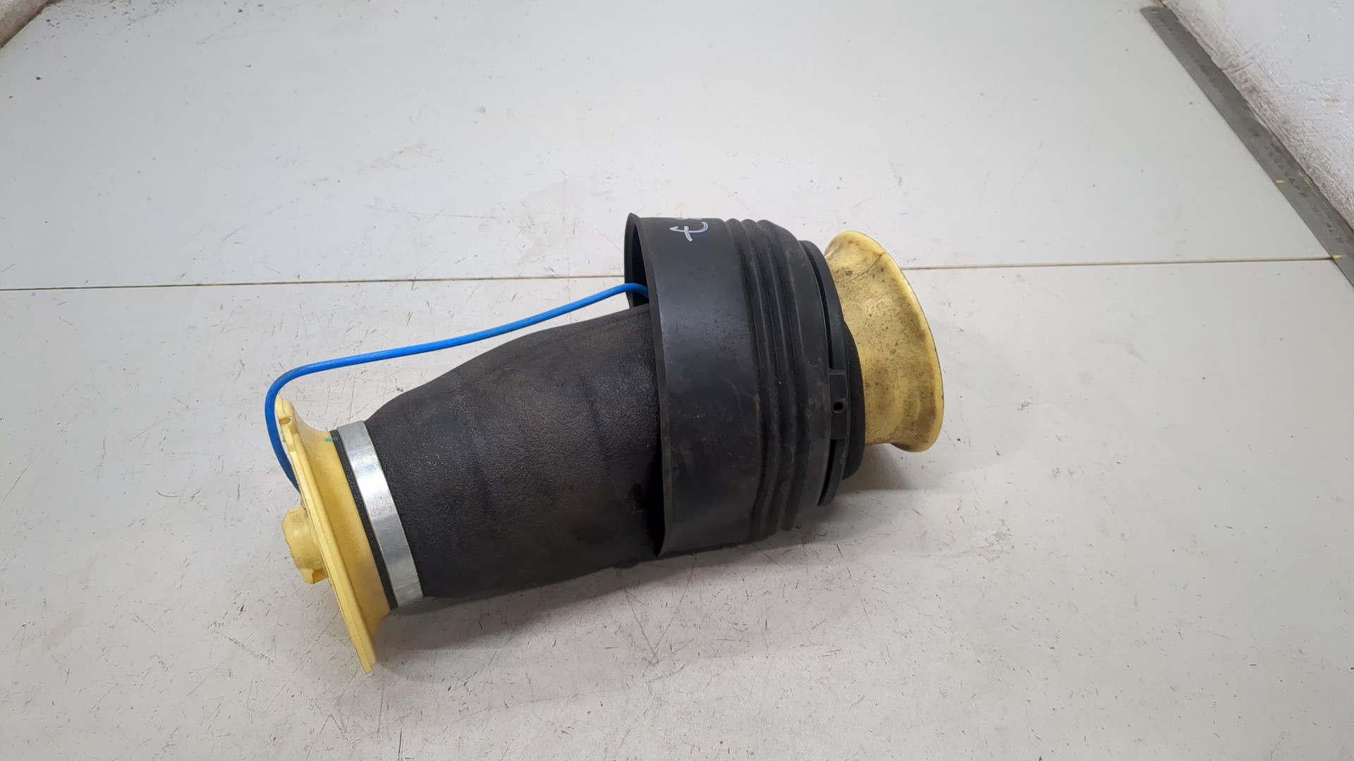 Амортизатор задний (стойка)