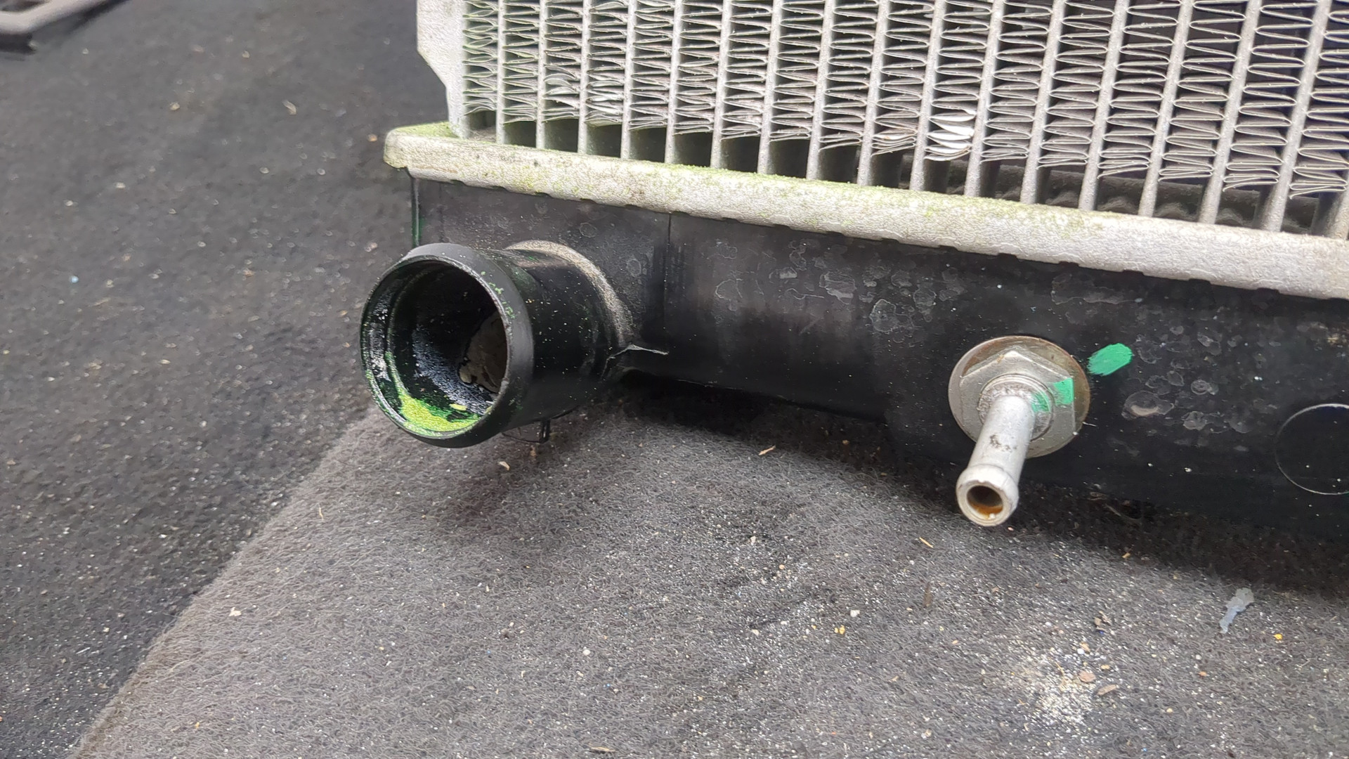 Радиатор охлаждения двигателя основной