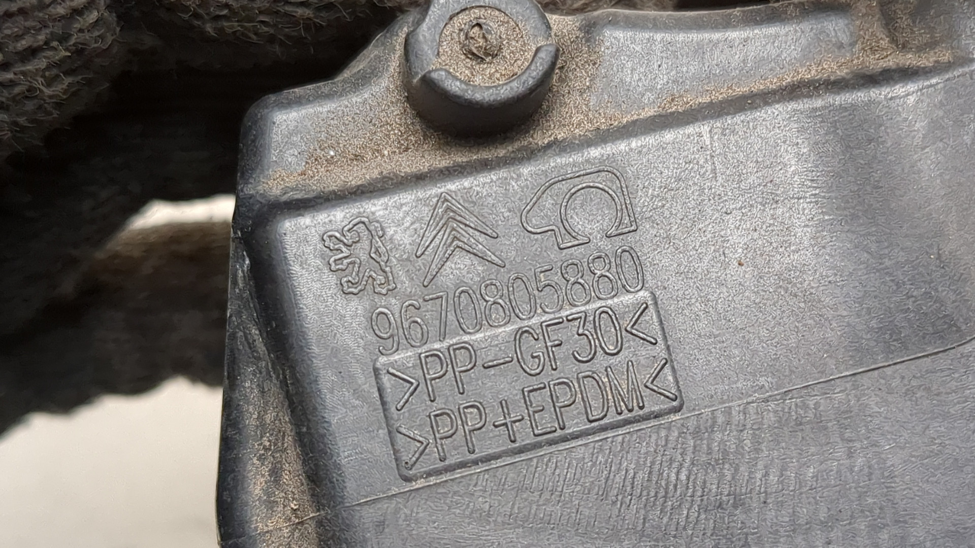 Лючок бензобака