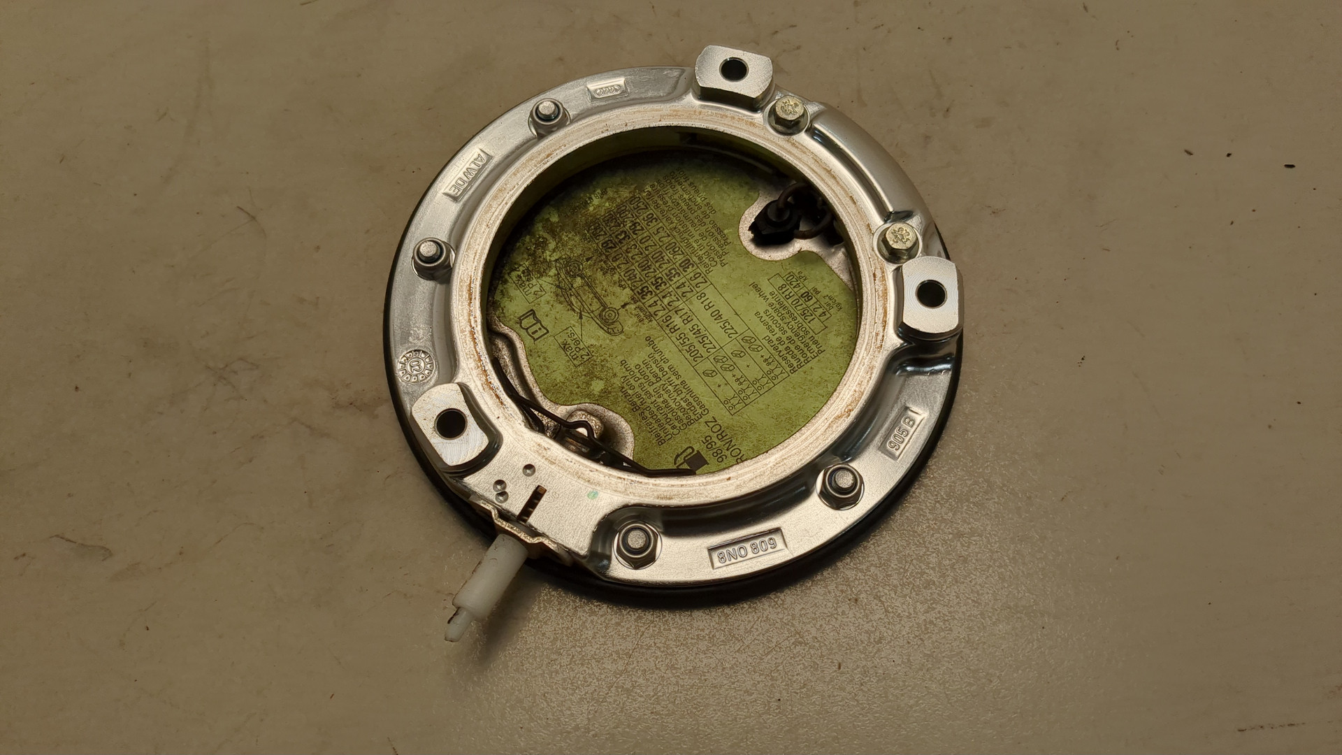 Лючок бензобака