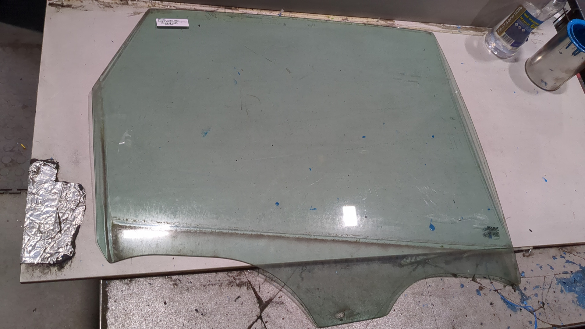 Стекло двери задней правой