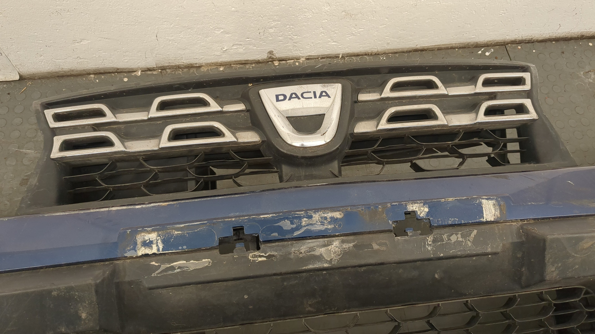 Бампер передний