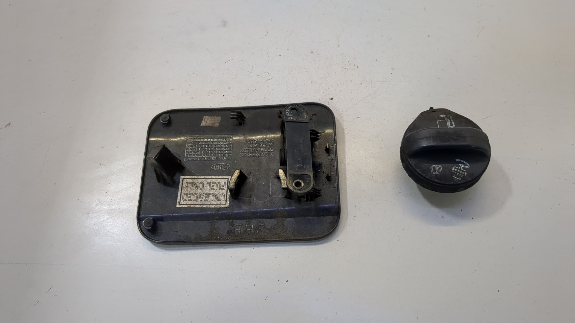 Лючок бензобака