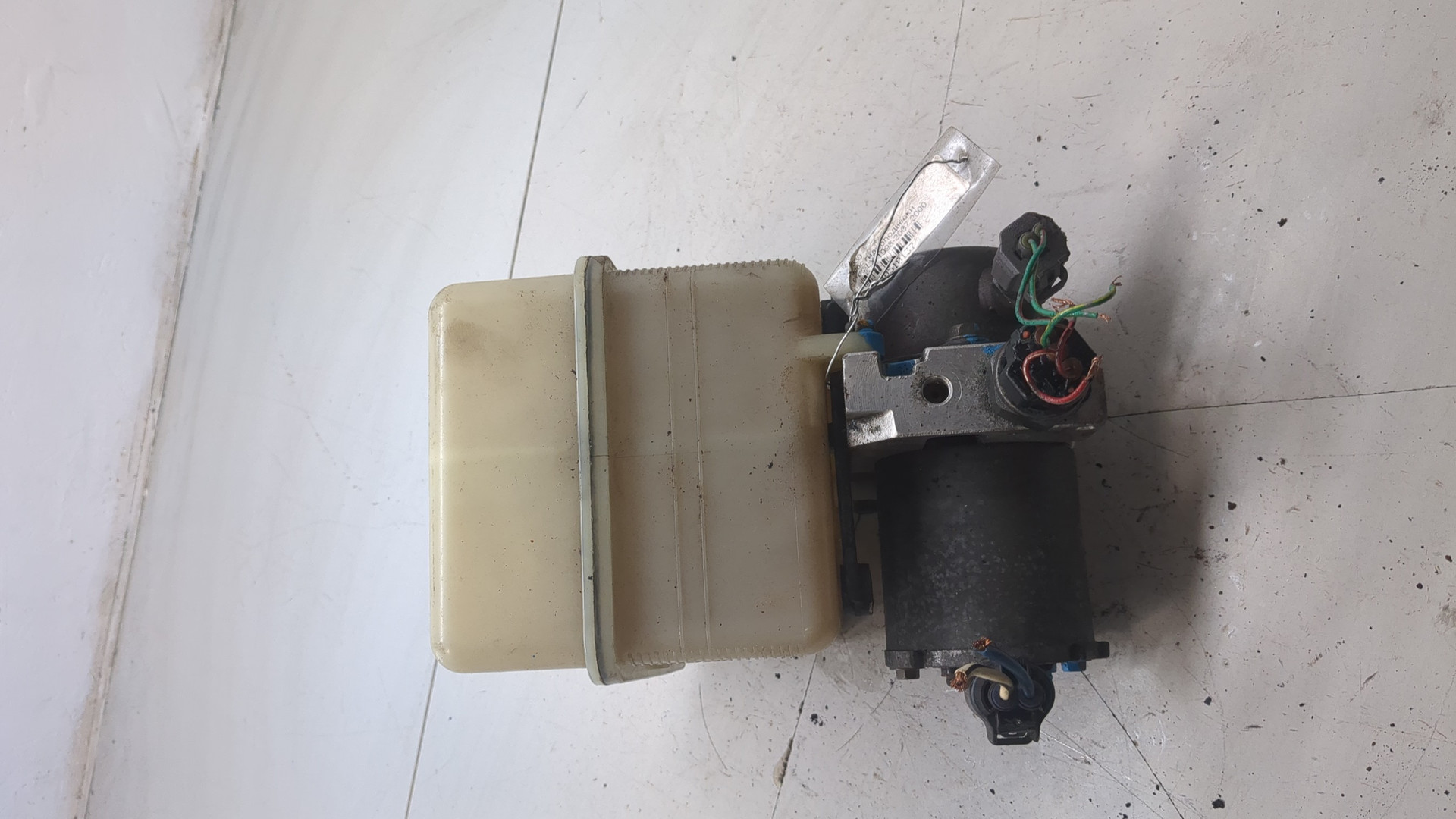 Насос регулировки подвески