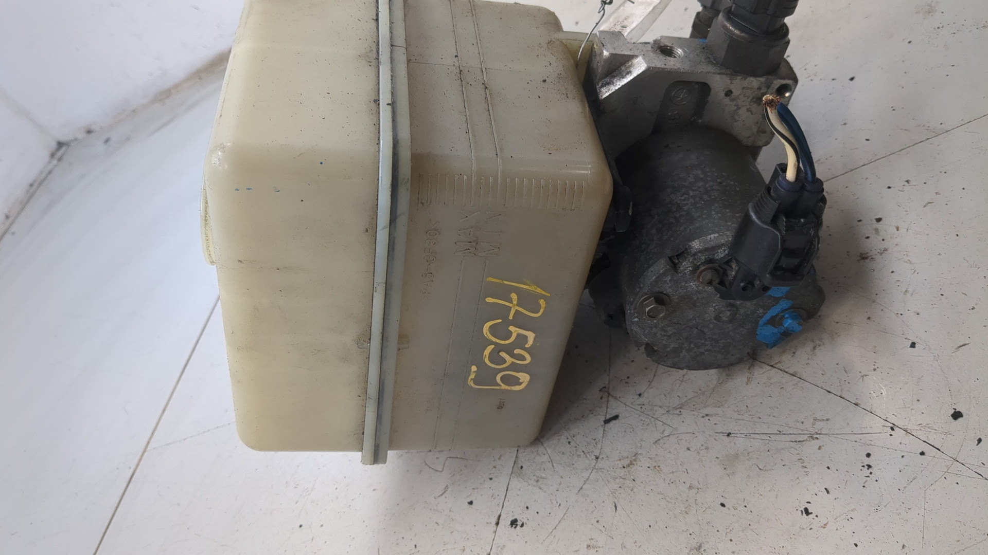 Насос регулировки подвески