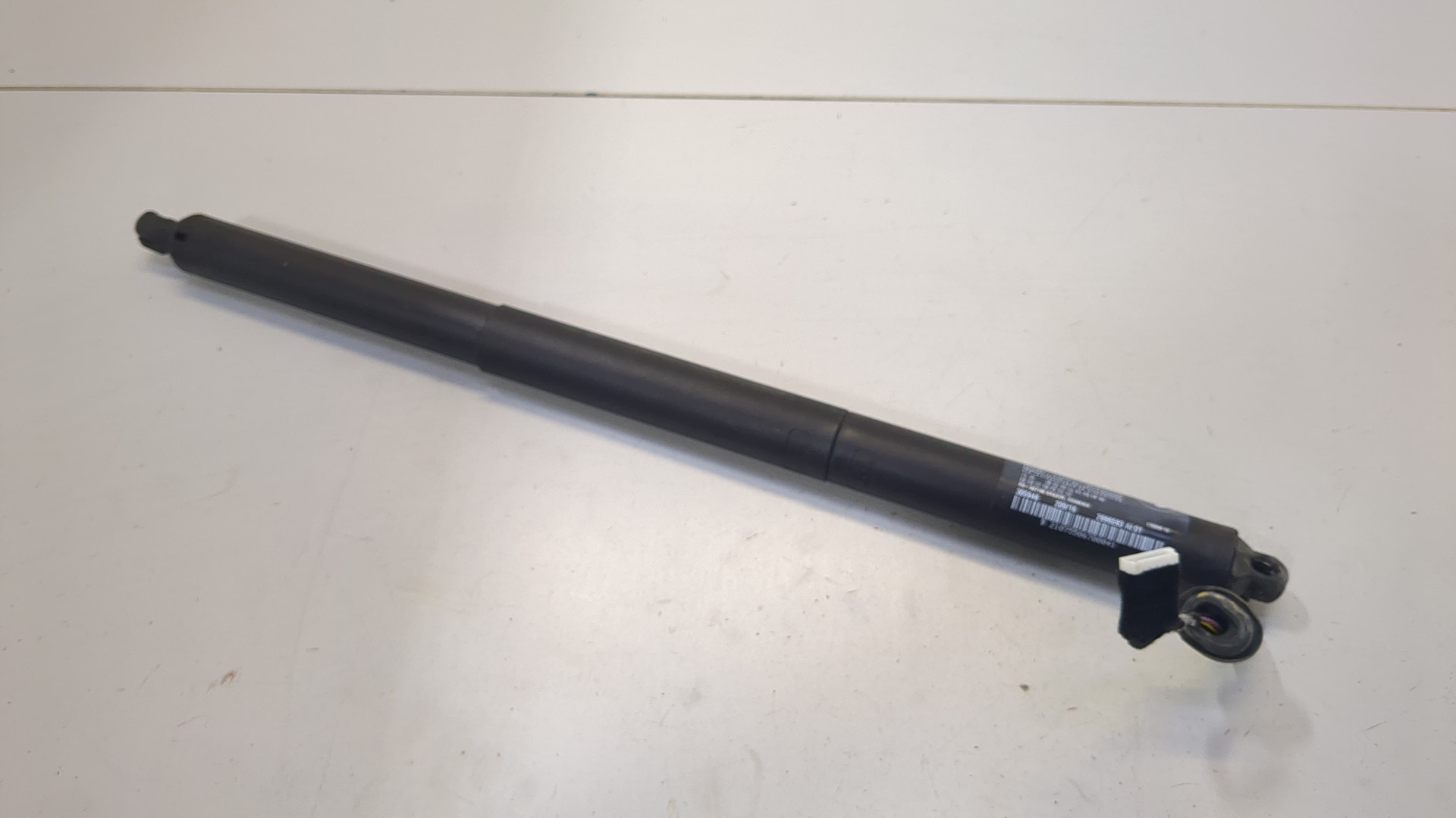 Амортизатор крышки багажника