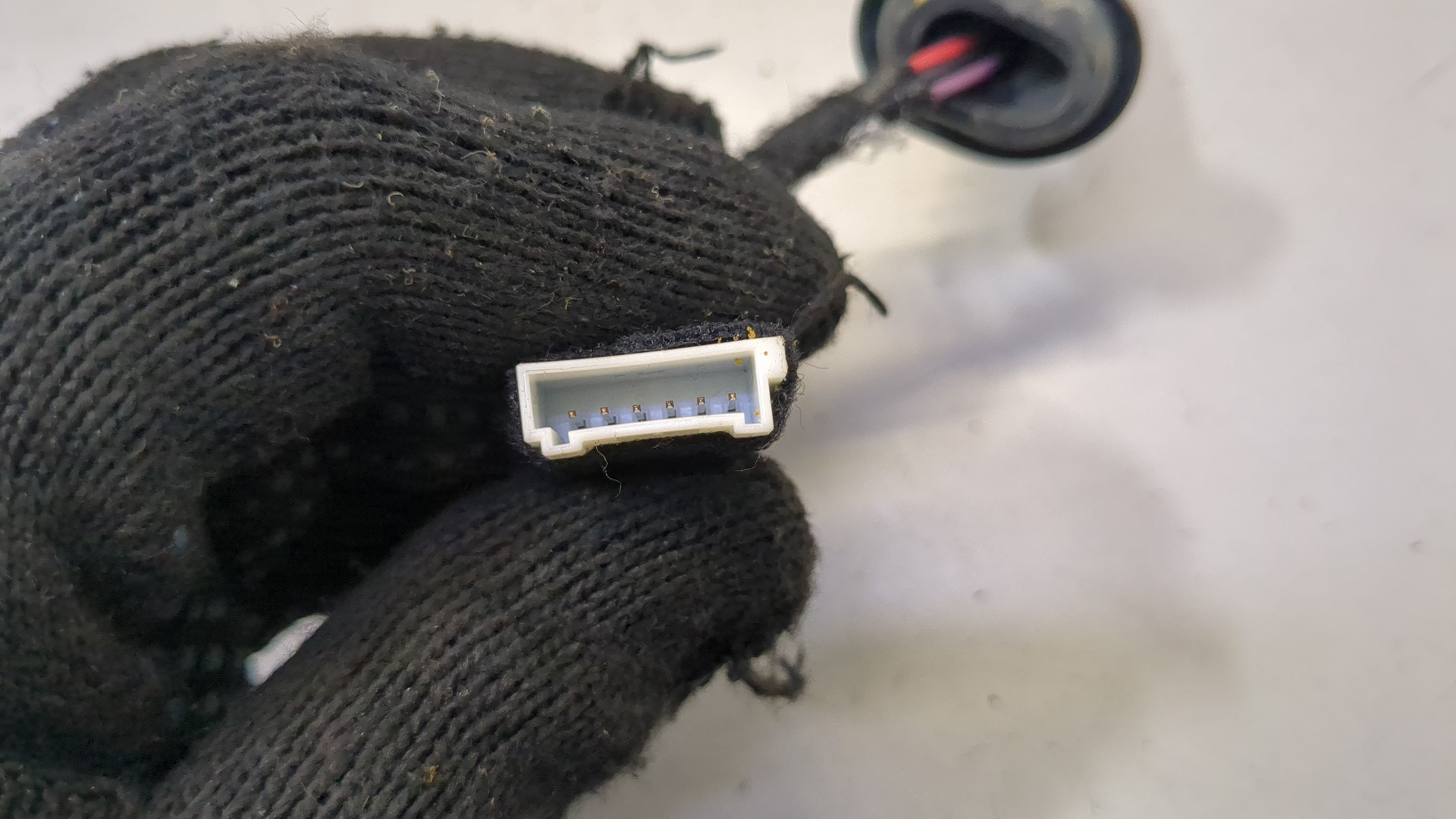 Амортизатор крышки багажника