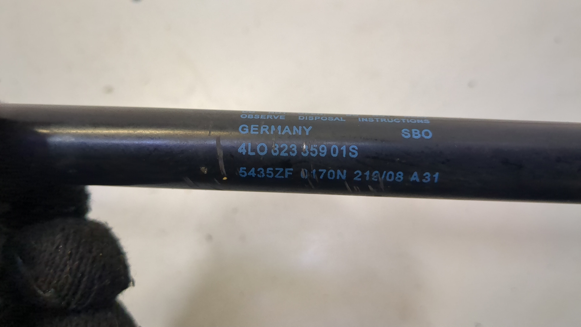 Амортизатор капота