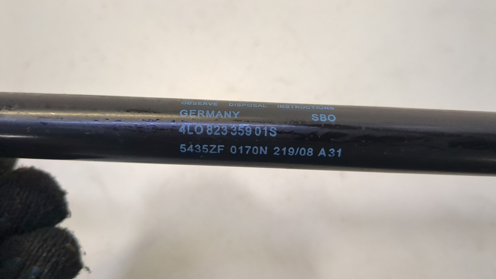 Амортизатор капота