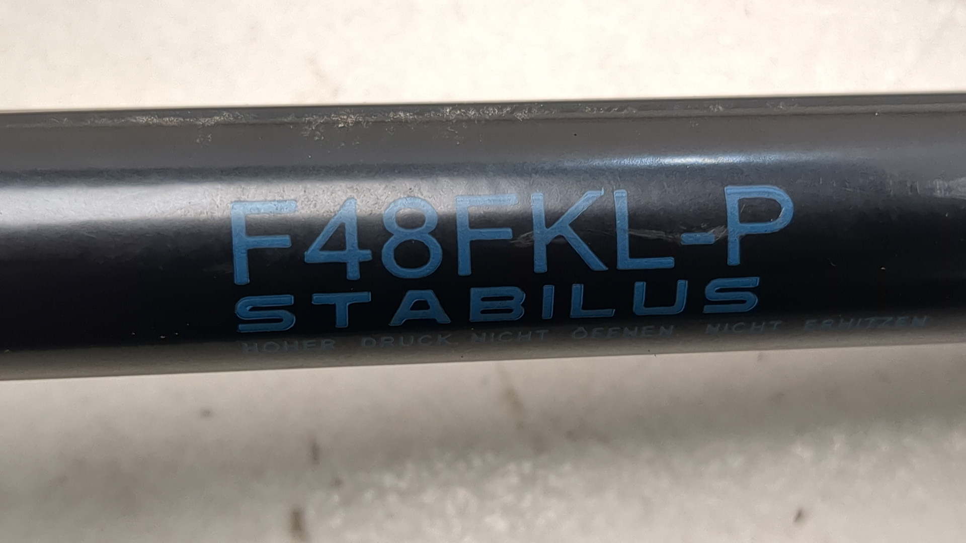 Амортизатор капота