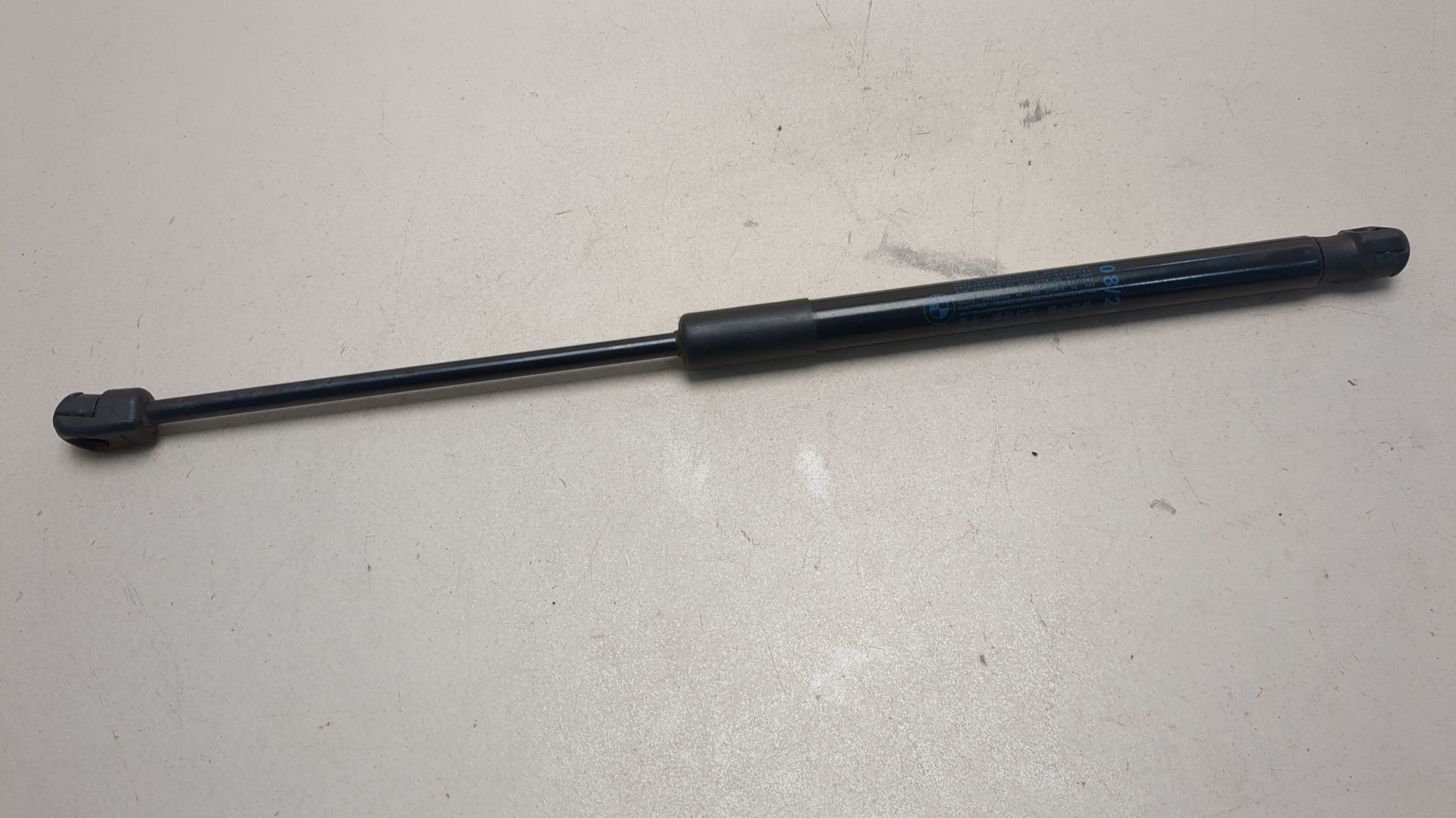 Амортизатор капота