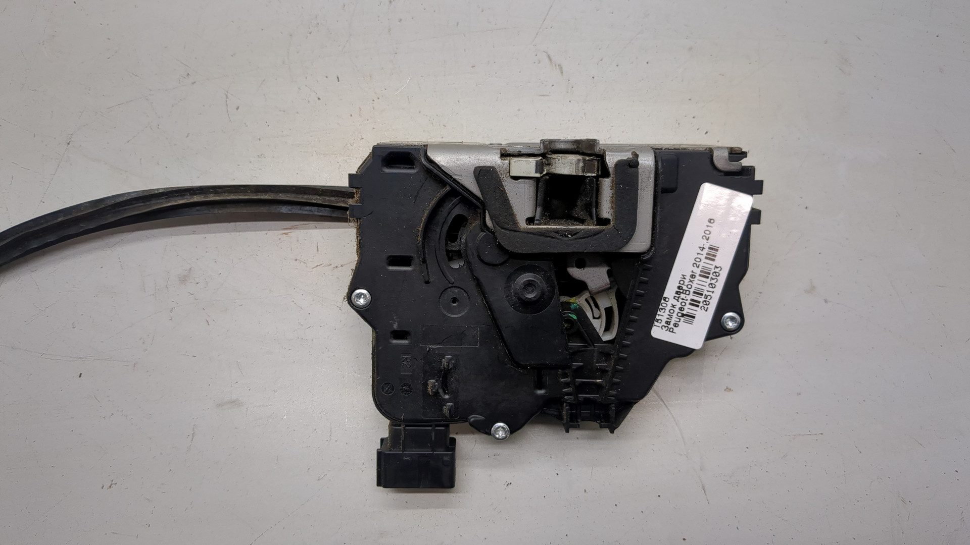 Замок двери задней правой