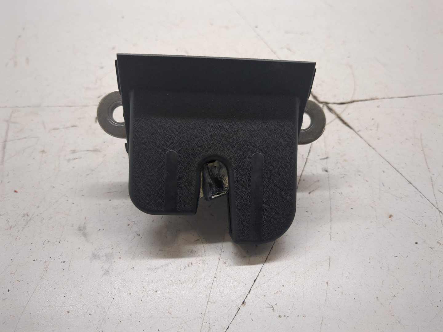 Замок багажника