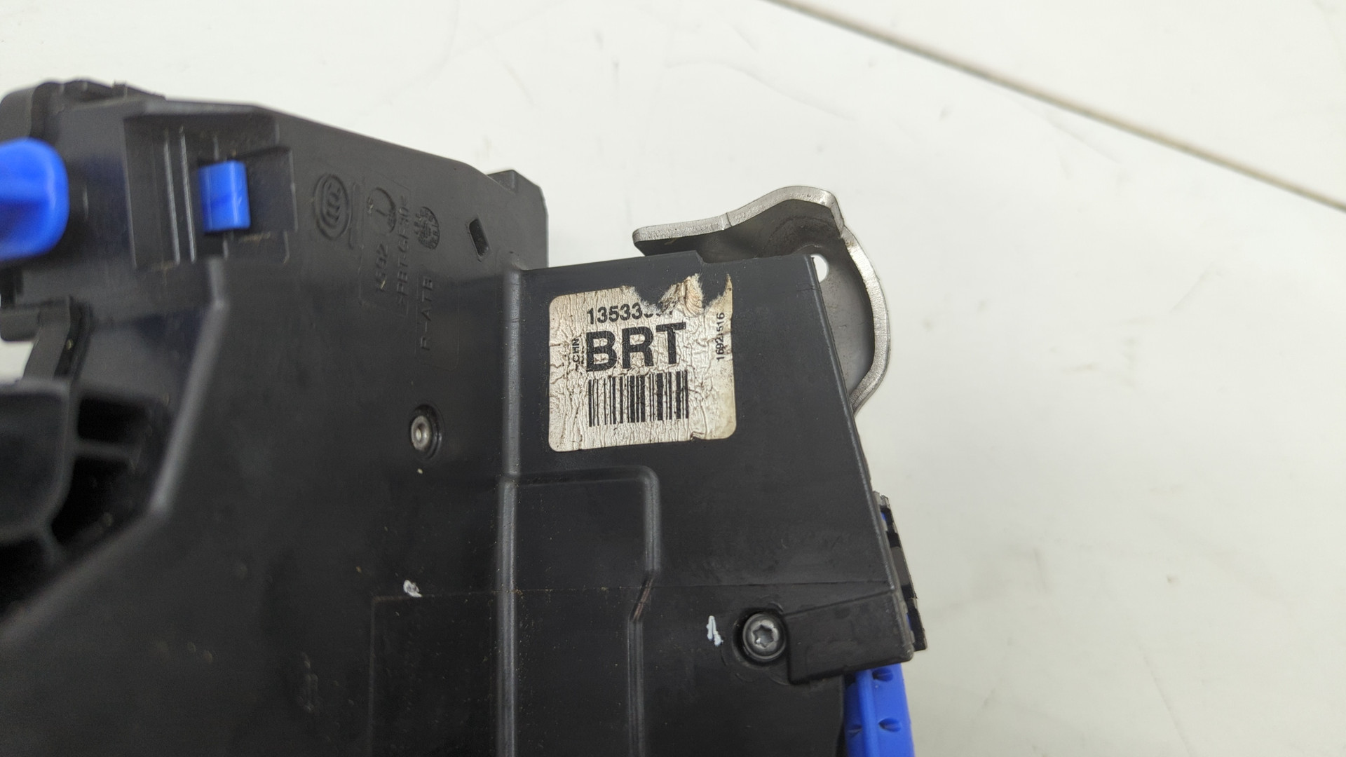 Замок двери передней правой