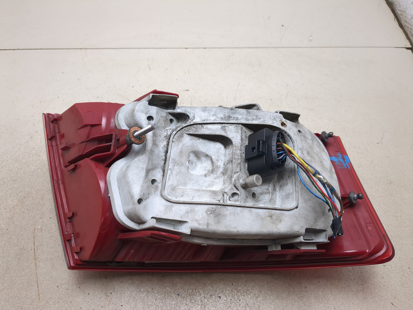 Фонарь задний правый