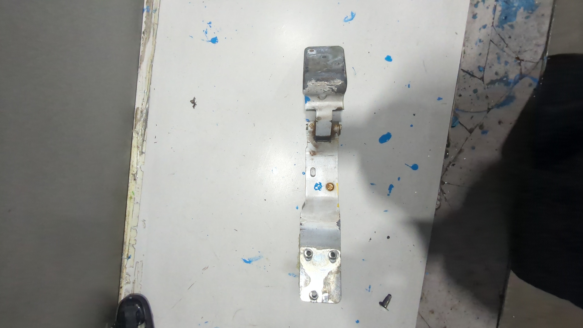 Петля двери