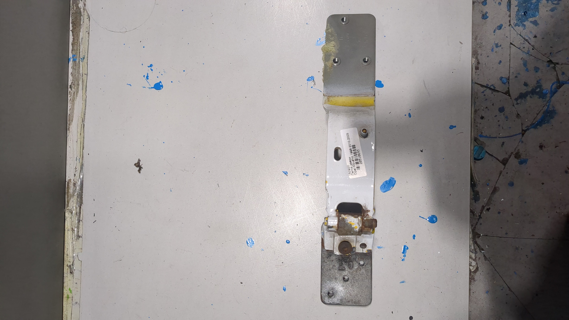 Петля двери