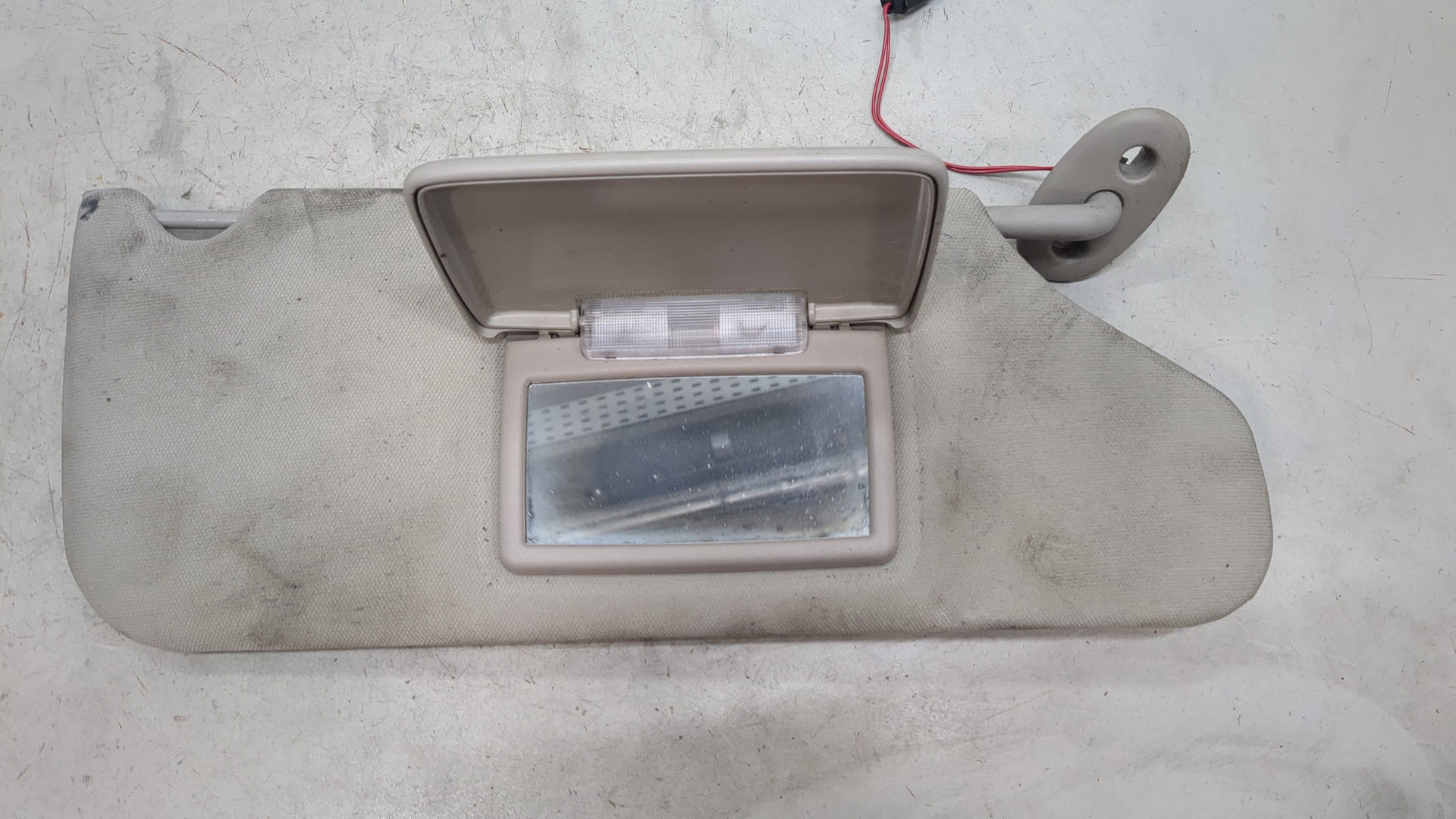 Козырек солнцезащитный