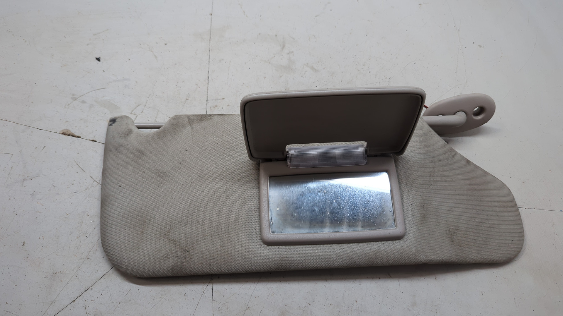 Козырек солнцезащитный