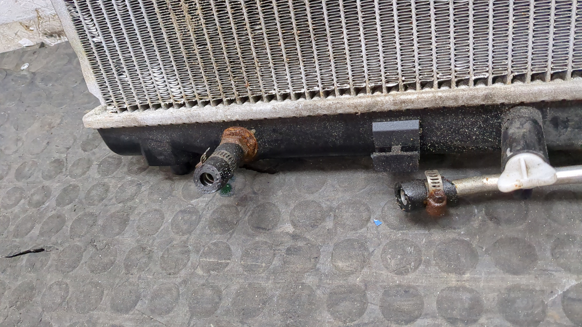 Радиатор охлаждения двигателя основной