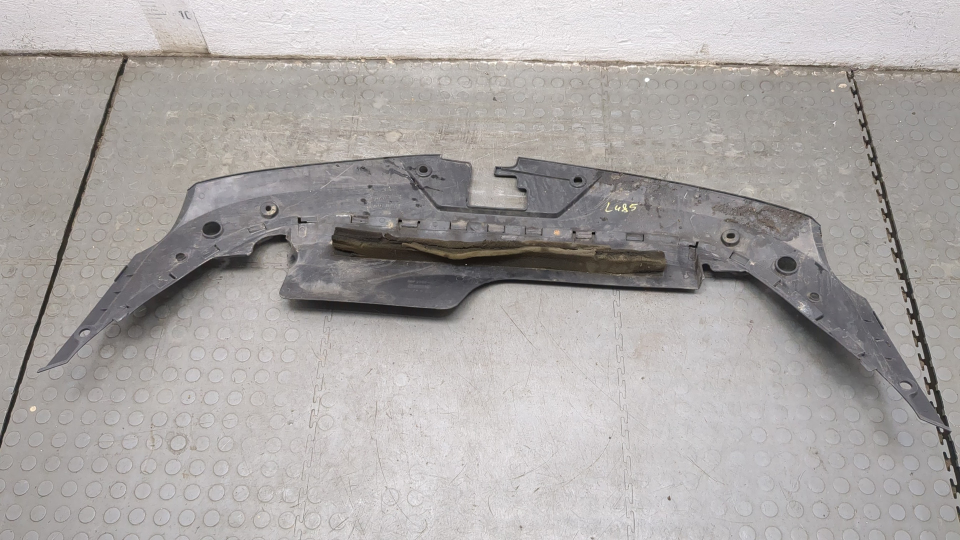 Кожух замка капота