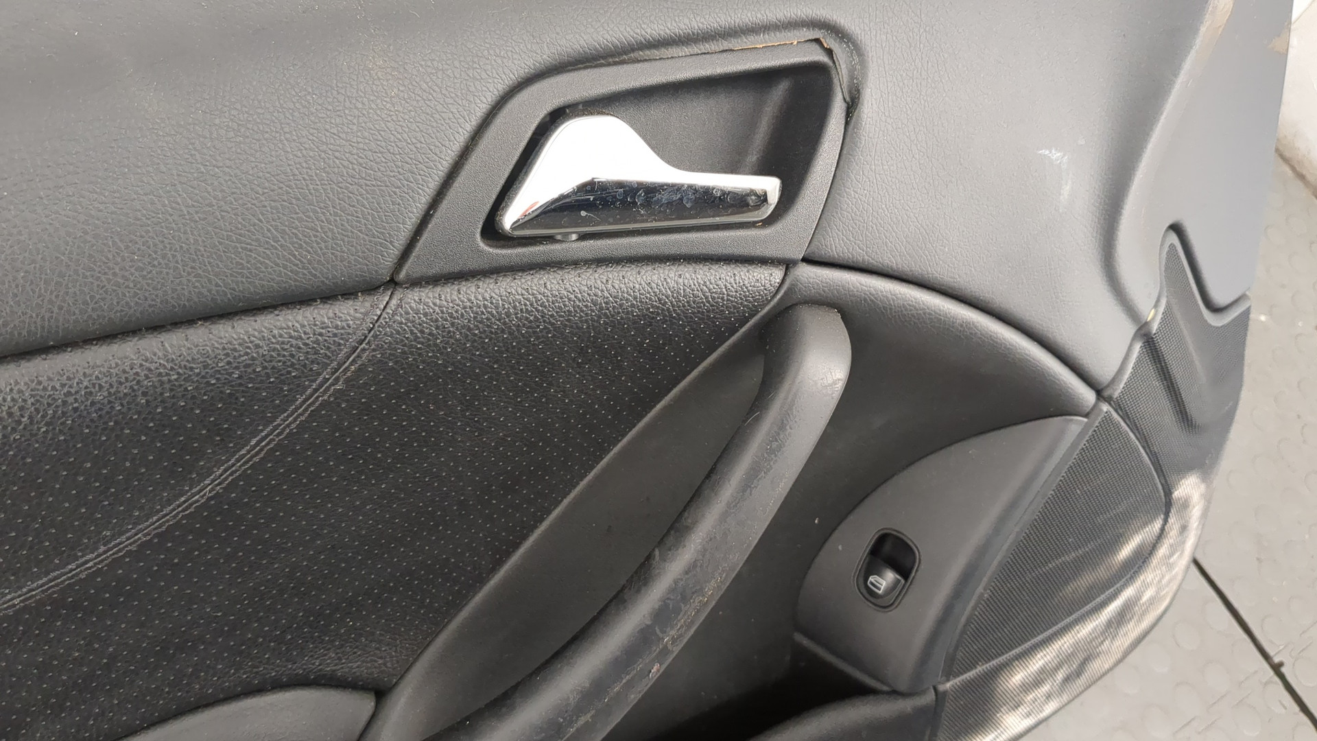 Дверь передняя левая