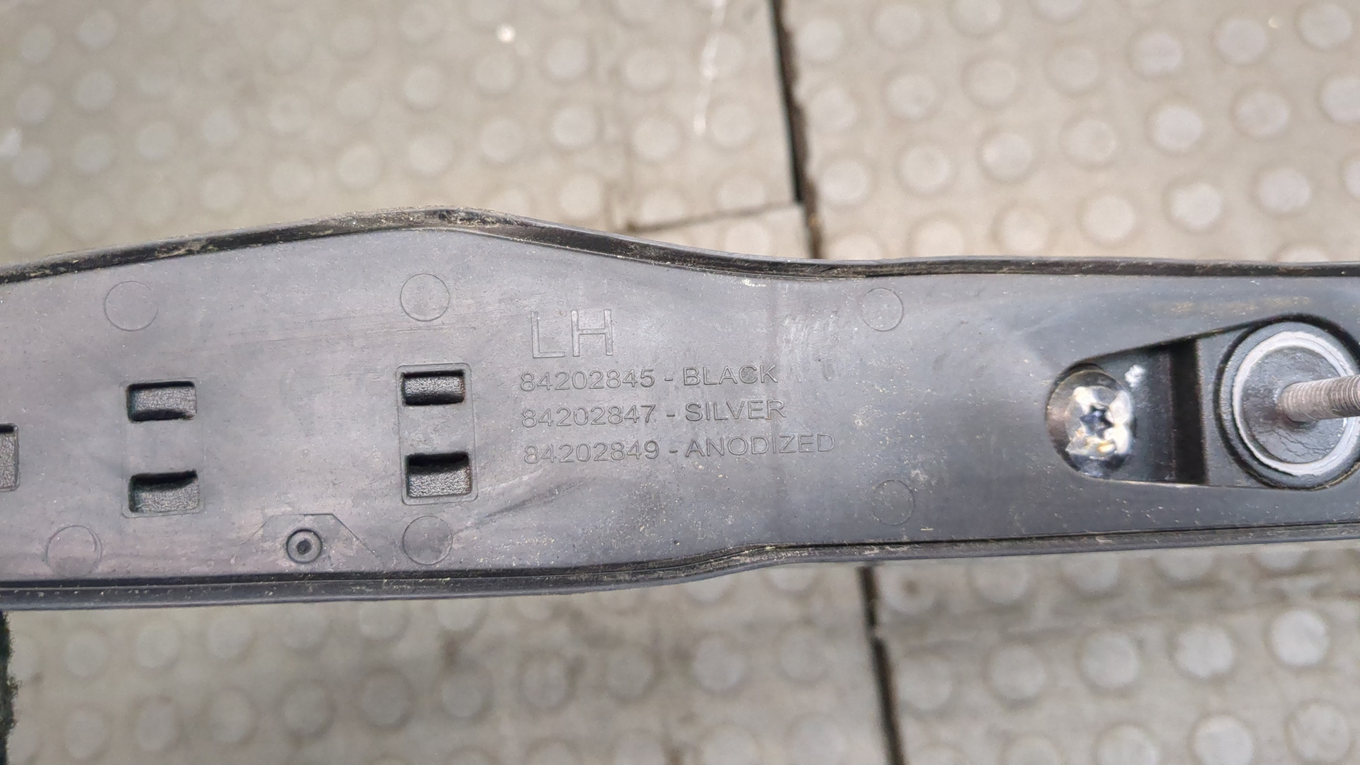 Рейлинг (релинг) левый (планка на крышу)