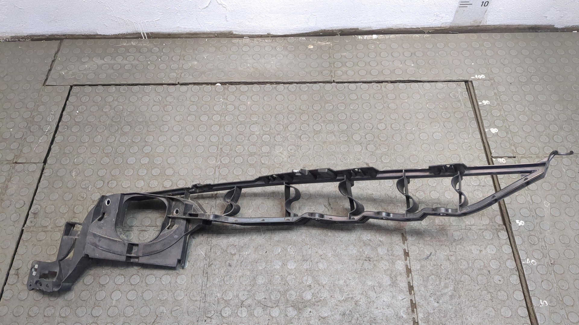 Кронштейн крепления крыла