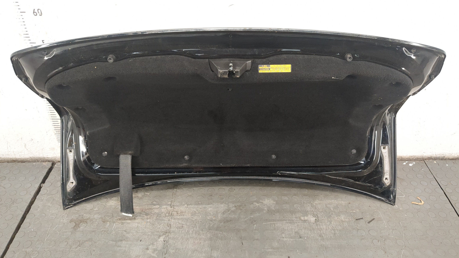 Дверь багажника