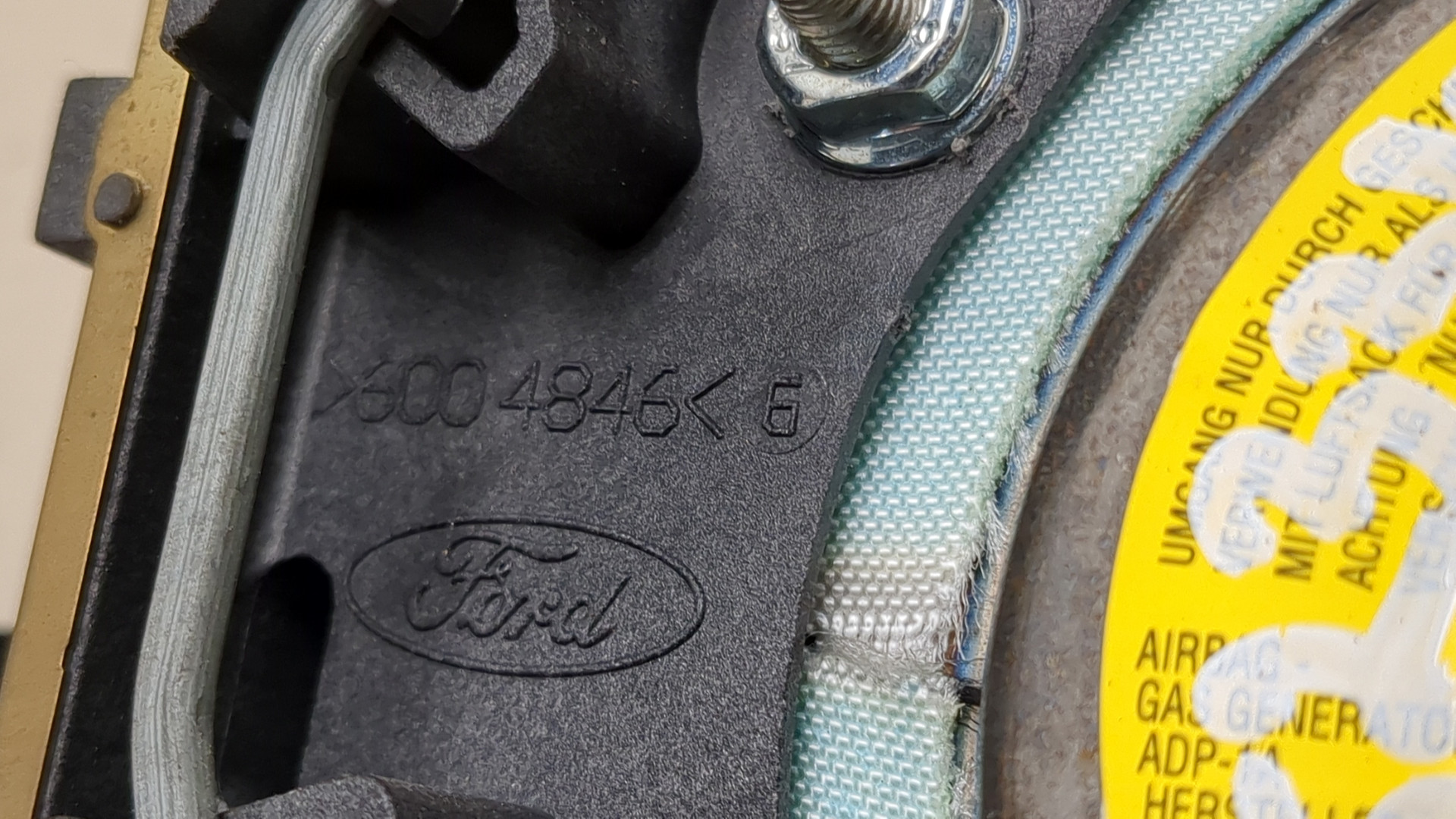 Подушка безопасности в рулевое колесо