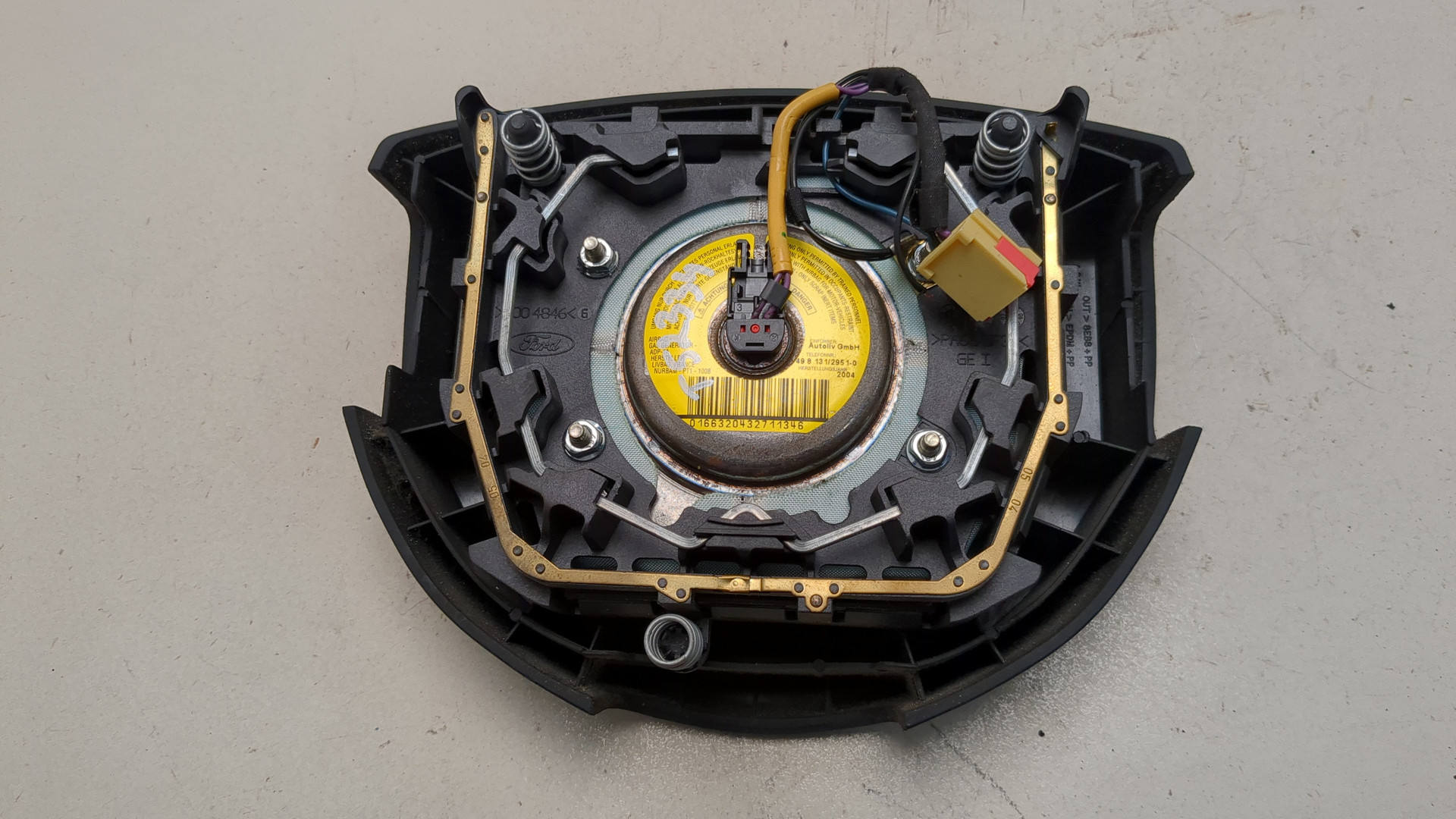 Подушка безопасности в рулевое колесо