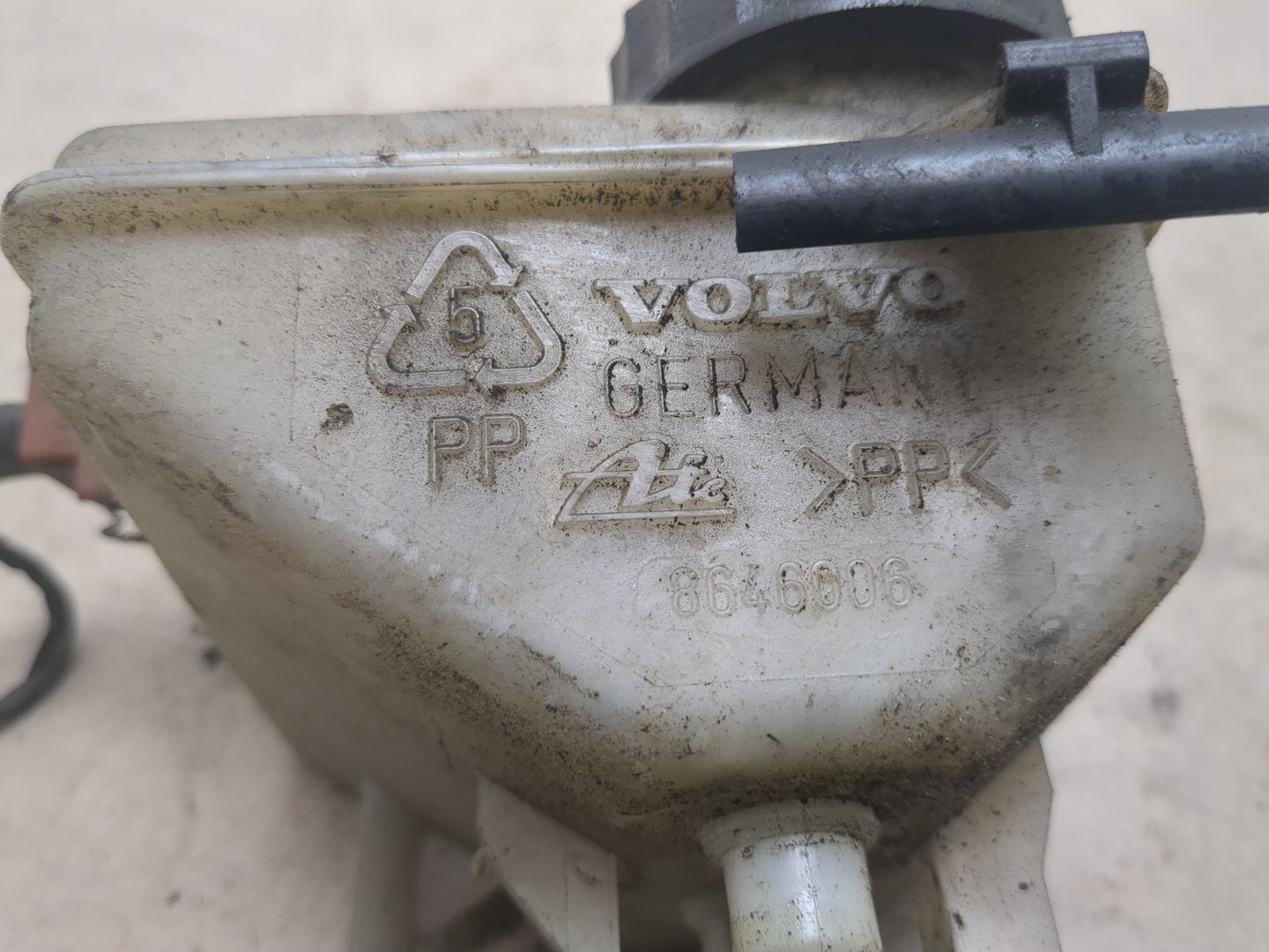 Бачок главного тормозного цилиндра