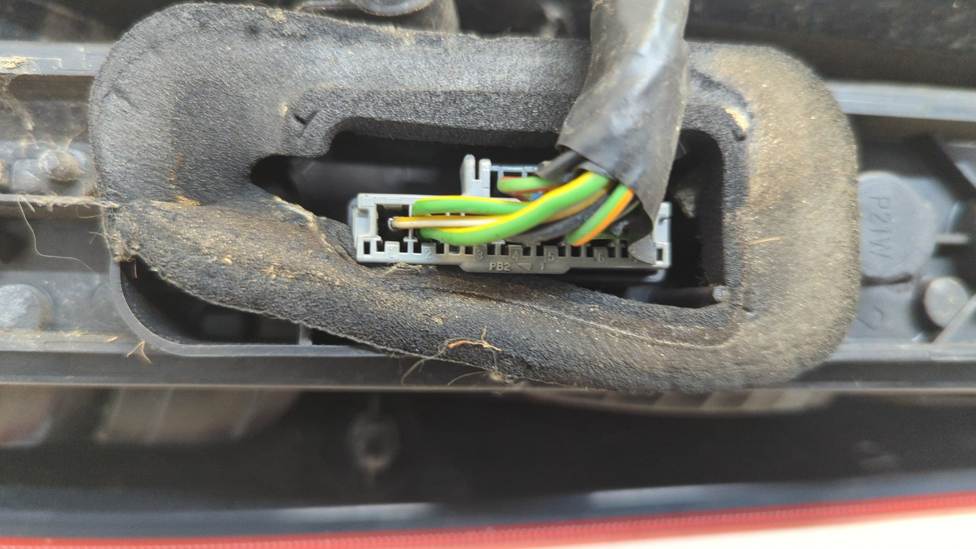 Фонарь задний левый