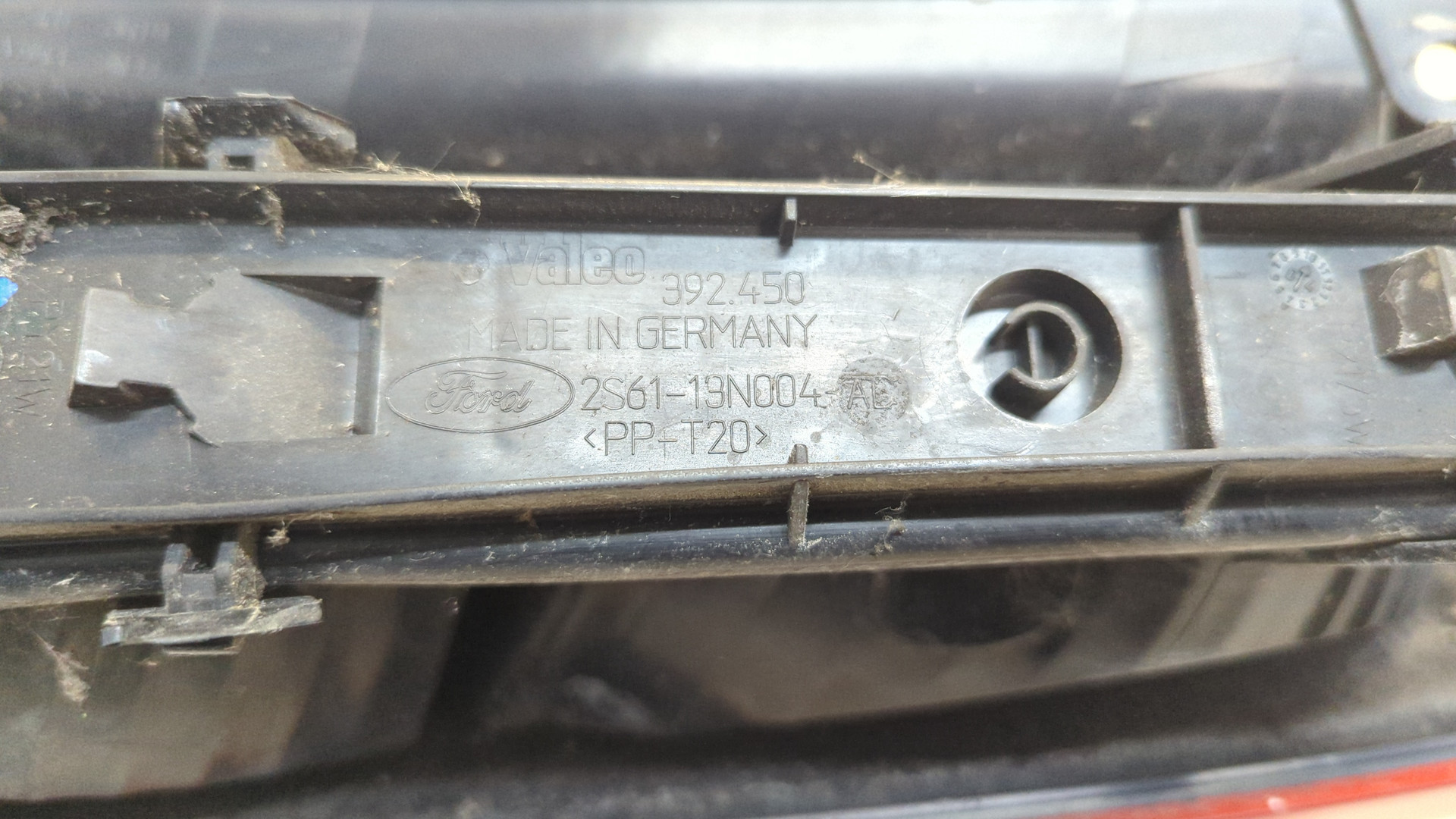 Фонарь задний левый