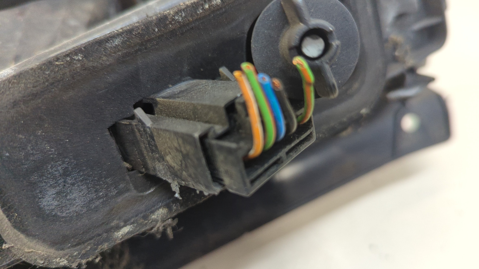 Фонарь задний левый