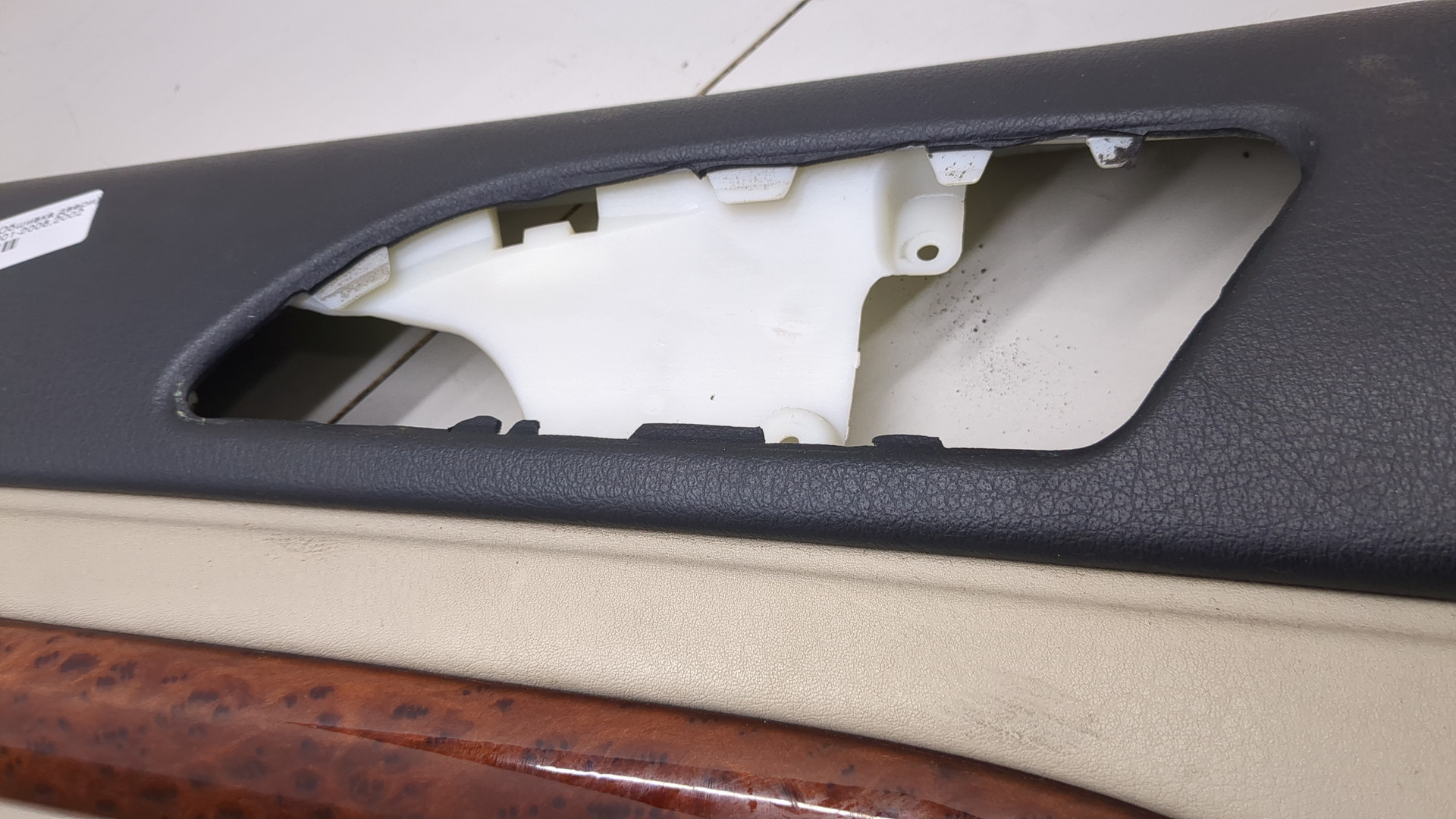 Обшивка двери передней левой