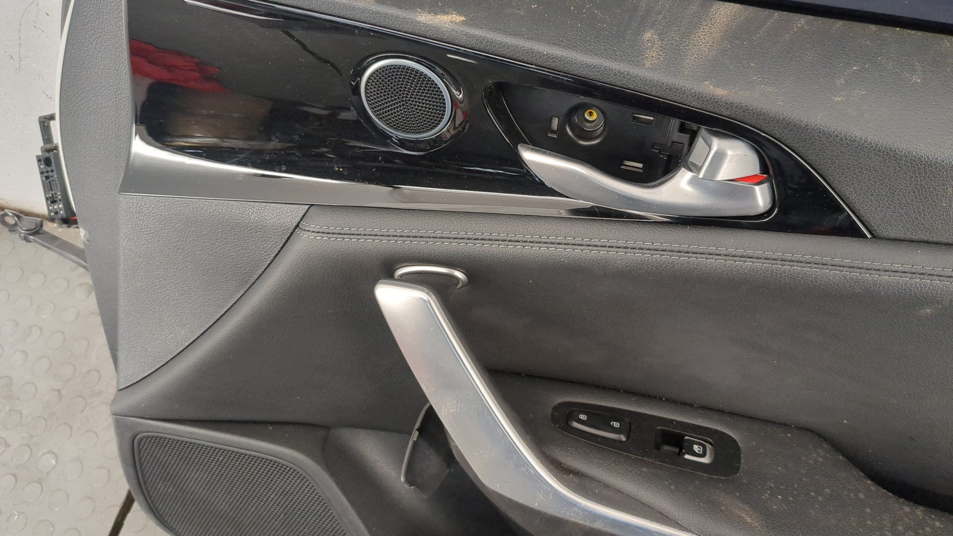 Дверь передняя правая