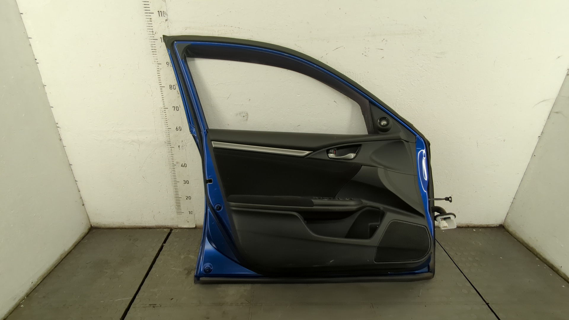 Дверь передняя левая