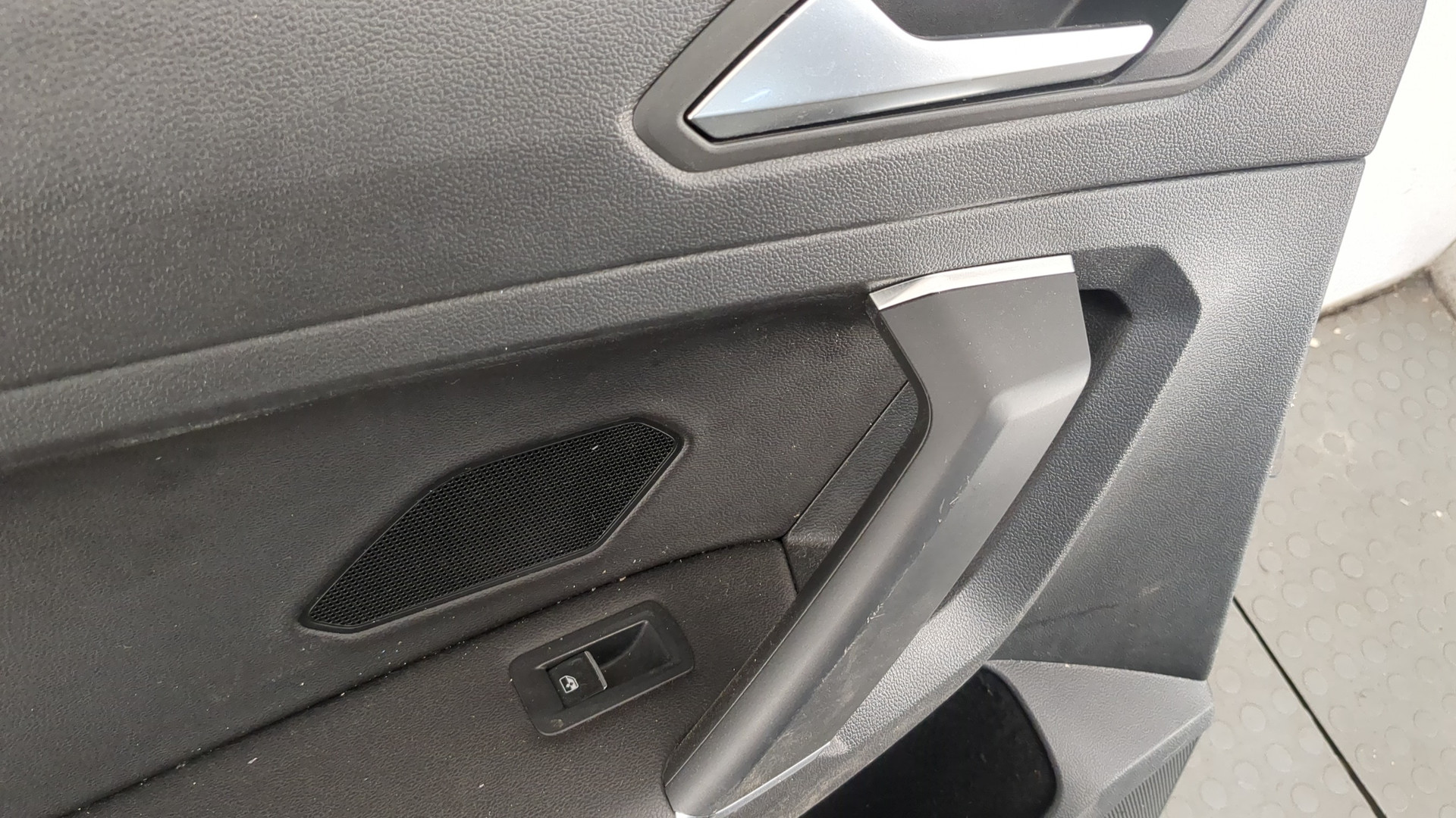 Дверь задняя левая