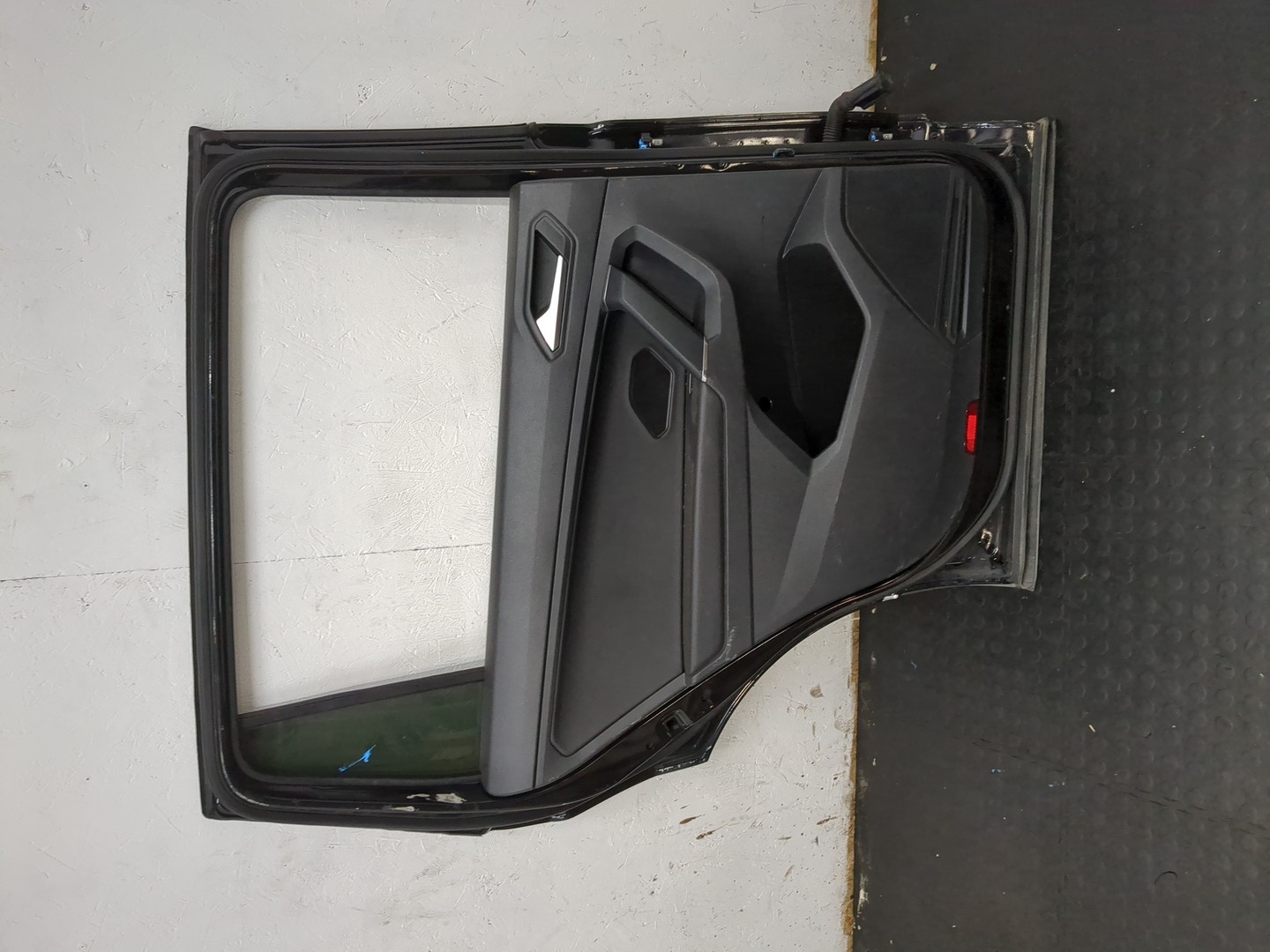 Дверь задняя левая