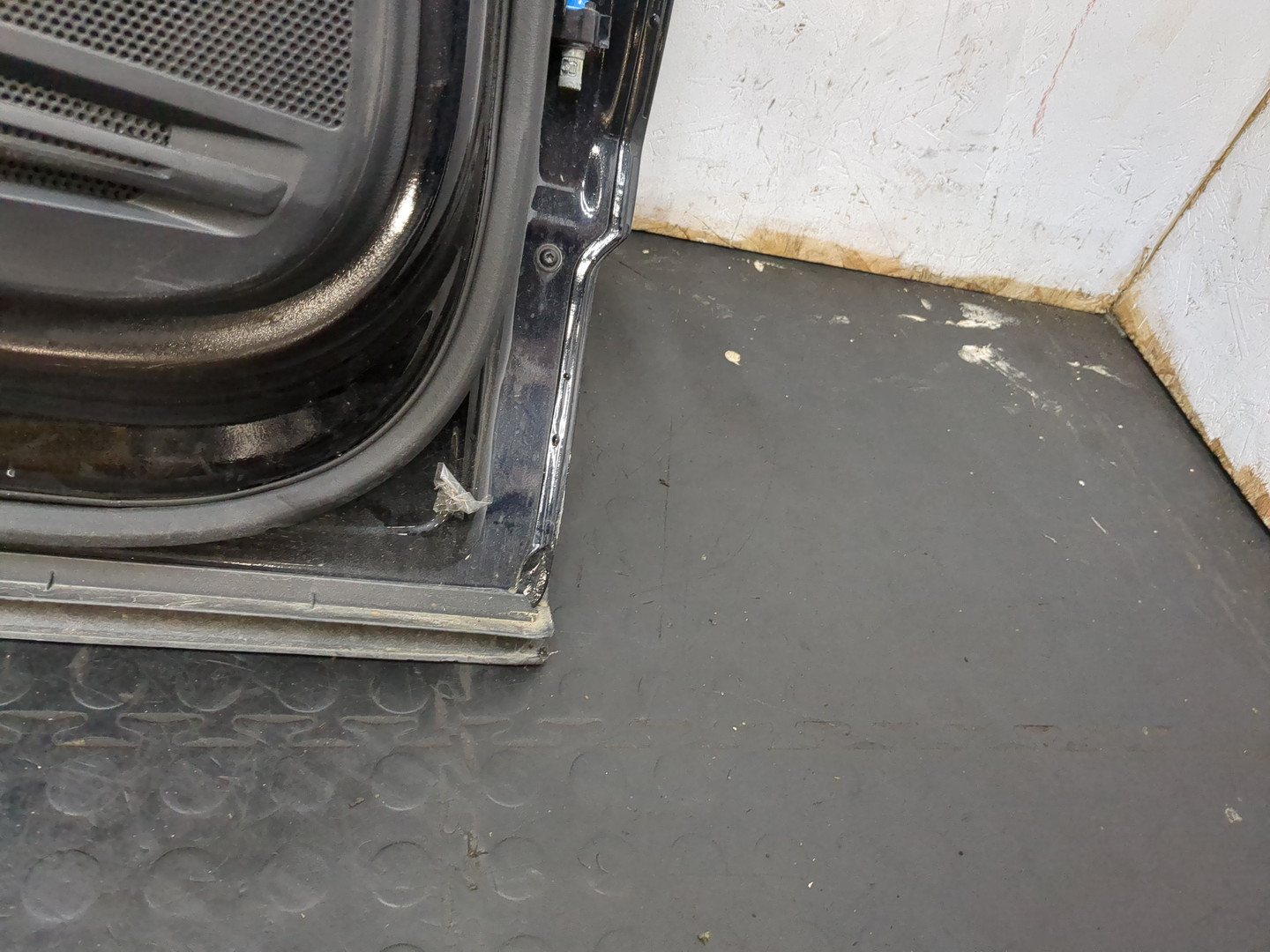 Дверь задняя левая