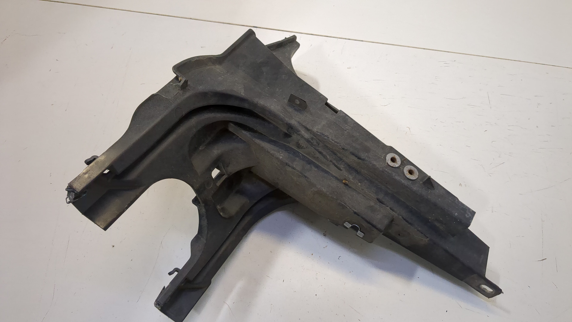 Кронштейн фар правый